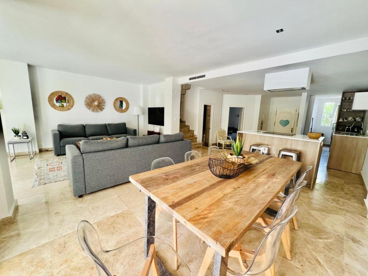 Ab - Chic House